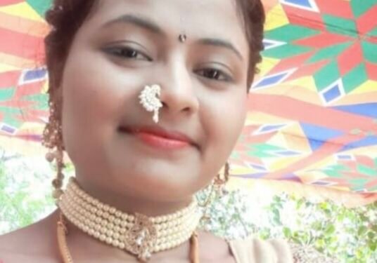 धक्कादायक: ओढणीच्या साह्याने गळफास घेत तरूणीची आत्महत्या