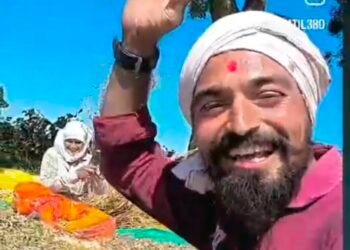 मामाने दिली नाही पोरगी, व्हिडिवोतुन तरुणाचा मामाला जोरदार टोला, खान्देशातील तरुणाचा व्हिडीओ जोरदार व्हायरल