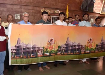 अयोध्येतील सीतामातेसाठी सुरत मध्ये तयार केली खास साडी; साडी मध्ये काय आहे विशेष..