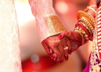 ५ वर्ष लग्नाला २ मुलांची आई, बॉयफ्रेंड च्या प्रेमात; अखेर पतीनेच लावून दिलं लग्न