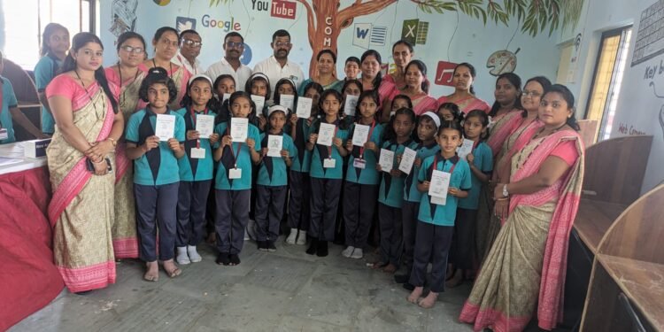 संत ज्ञानेश्वर विद्यालयात श्री संत ज्ञानेश्वर विद्यार्थी बचत बँक’ सुरु करण्यात आली आहे.