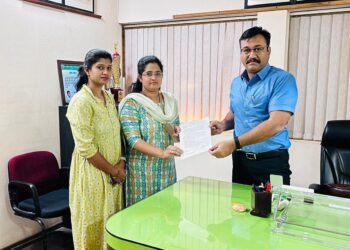 आरटीओंना दिले निवेदन, पोलीस अधीक्षक, जि.प. मुख्याधिकाऱ्यांची भेट घेणार, चिमुकल्यांच्या सुरक्षेसाठी सरसावल्या दोन माता, जिल्हाधिकाऱ्यांची घेतली भेट