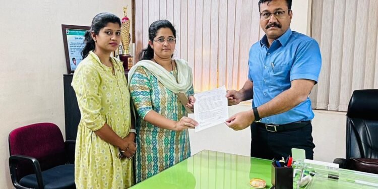 आरटीओंना दिले निवेदन, पोलीस अधीक्षक, जि.प. मुख्याधिकाऱ्यांची भेट घेणार, चिमुकल्यांच्या सुरक्षेसाठी सरसावल्या दोन माता, जिल्हाधिकाऱ्यांची घेतली भेट