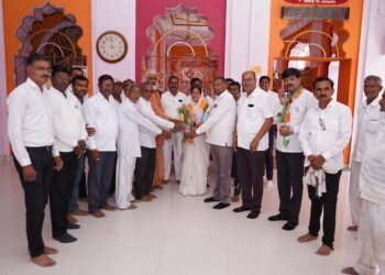 स्मिताताई वाघ यांचे अमळनेर मध्ये जल्लोषात स्वागत, शिरूड येथील दत्त मठास दिली भेट