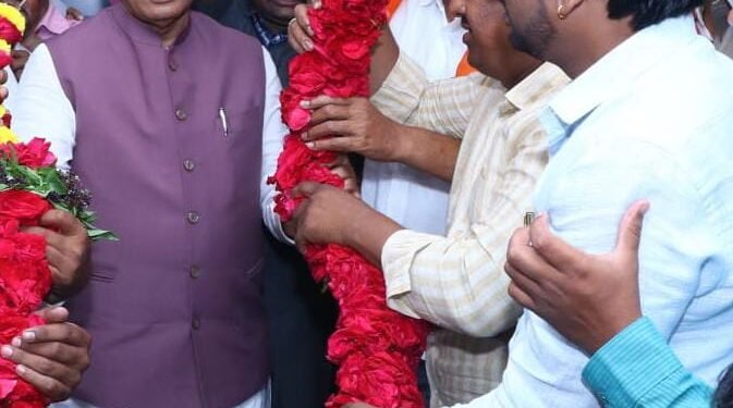 उपमुख्यमंत्री यांची नजर खऱ्या कार्यकर्त्यांकडे ‘तर मंत्री पाटील यांच्यासोबत एक निष्ठ असलेला कार्यकर्त्याला चांगले फळ मिळणार का?