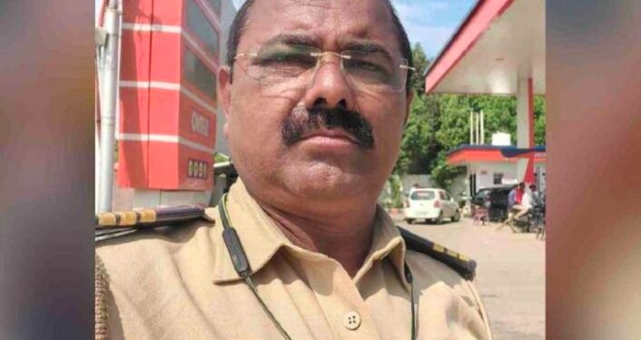 धक्कादायक : पोलीस कर्मचाऱ्यांने पत्नीवर गोळ्या झाडून केला खून