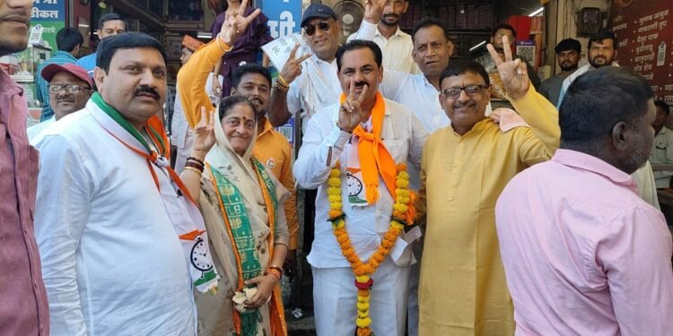 अमळनेरात महायुतीतर्फे मंत्री अनिल पाटील व खासदार स्मिता वाघांची दिवाळी भेट पदयात्रा ठरली लक्षवेधीव्यावसायिक व व्यापारी बांधवांनी दिल्यात विजयी भवच्या शुभेच्छा व आशीर्वाद