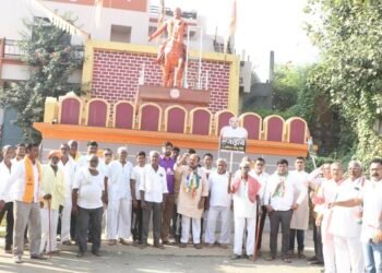 पारोळा तालुक्यातील गावांमध्ये डॉ.अनिल शिंदे यांच्या प्रचार रॅलीला जोरदार प्रतिसाद….मा.आ. साहेबराव पाटील होणार डॉ. शिंदेच्या प्रचारात सक्रियपणे सहभागी…