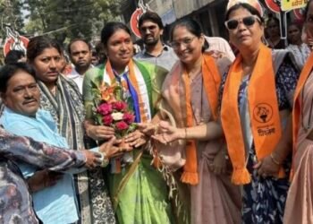 ज्येष्ठांचा आशीर्वाद घेऊन जयश्री महाजनांच्या प्रचाराला प्रारंभ; प्रभाग क्रमांक ५ मध्ये उत्स्फूर्त प्रतिसाद