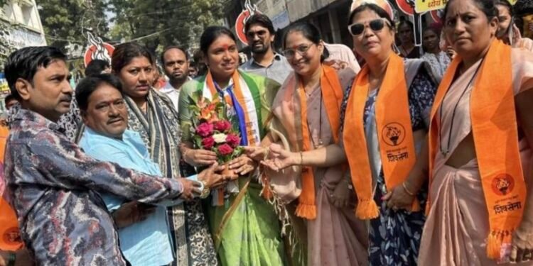 ज्येष्ठांचा आशीर्वाद घेऊन जयश्री महाजनांच्या प्रचाराला प्रारंभ; प्रभाग क्रमांक ५ मध्ये उत्स्फूर्त प्रतिसाद