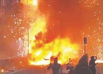 धक्कादायक! जळगावात गरोदर महिलेला घेऊन जाणाऱ्या ॲम्बुलन्समध्ये ऑक्सिजन सिलिंडरचा स्फोट; दीडशे फूट उंच उडाल्या चिंधड्या