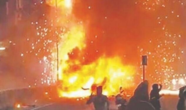 धक्कादायक! जळगावात गरोदर महिलेला घेऊन जाणाऱ्या ॲम्बुलन्समध्ये ऑक्सिजन सिलिंडरचा स्फोट; दीडशे फूट उंच उडाल्या चिंधड्या