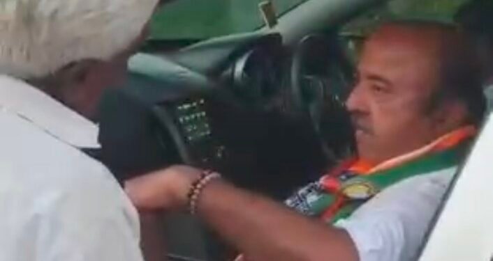 .डॉ अनिल शिंदेनी उपचार करून जीवदान दिलेले रुग्ण प्रचारादरम्यान भेटून व्यक्त करतायेत ऋण, तीन दशकांपासून तालुक्याची सेवा करणाऱ्या डॉक्टरांची यंदा करणार मतांद्वारे परतफेड