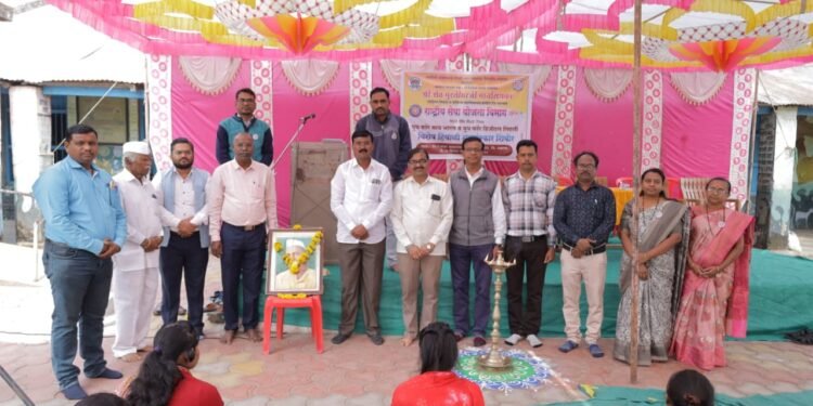 पाचोरा महाविद्यालयाच्या ‘विशेष हिवाळी श्रमसंस्कार शिबिरा’चे खडकदेवळा खुर्द येथे उत्साहात उद्घाटन