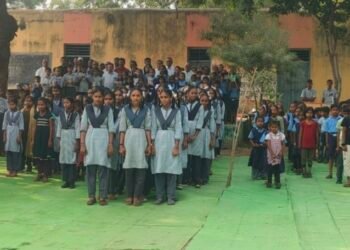 शिरुड पत्नीच्या प्रथम पुण्यस्मरणार्थ प्राथमिक व माध्यमिक शाळेंत चित्रकला स्पर्धा व बक्षीस वितरण..