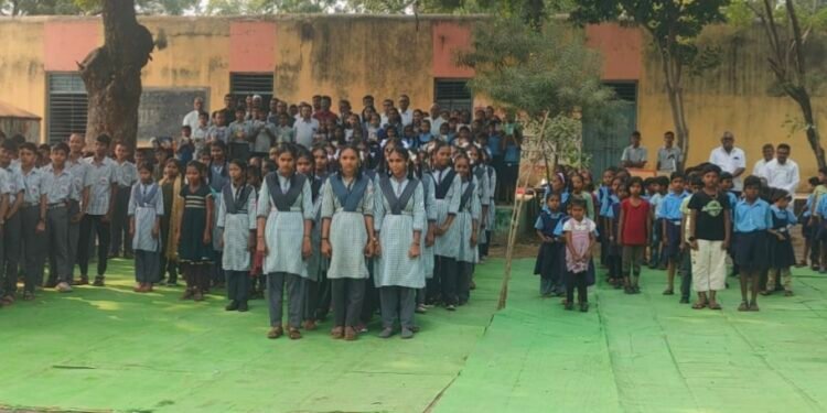 शिरुड पत्नीच्या प्रथम पुण्यस्मरणार्थ प्राथमिक व माध्यमिक शाळेंत चित्रकला स्पर्धा व बक्षीस वितरण..