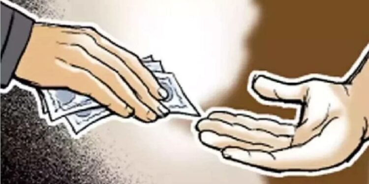 एक लाखाची लाच मागणारे दोन वायरमन एसीबीच्या जाळ्यात