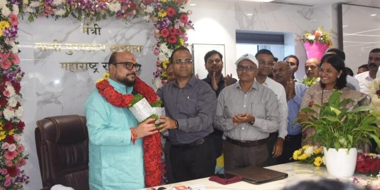गुलाबराव पाटील यांची तिसऱ्यांदा पाणीपुरवठा व स्वच्छता मंत्रीपदी निवड; सप्तशृंगी मातेच्या दर्शनाने घेतला  कार्यभार