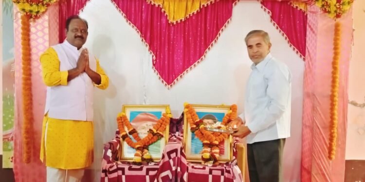 फुलमाळी समाज पंच मंडळ मोठा माळीवाडा चोपडा  क्रांतीज्योती सावित्रीबाई फुले यांचा जन्म दिन उत्साहात साजरा