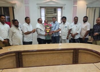 अर्बन बँकेच्या भविष्यातील वाटचालीसाठी जिल्हा अर्बन बँक असोसिएशन अमळनेर बँकेच्या पाठीशी राहील असे आश्वासन दिल