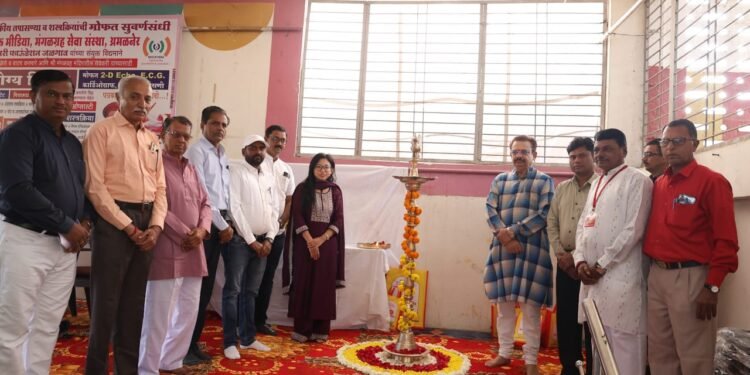 पत्रकारदिनी शेकडो गरजूंनी घेतला मोफत महाआरोग्य शिबिराचा लाभ