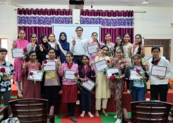 पाचोरा महाविद्यालयात&nbsp; स्पोकन इंग्लिश वर्गाचा समारोप