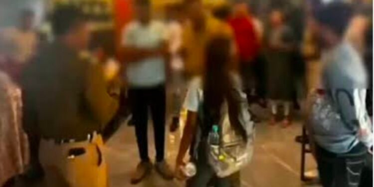 धुळ्यात ८३ लॉज, कॅफेतून ६६ तरुण-तरुणी ताब्यात, बहुतांश तरुण, तरुणी महाविद्यालयीन