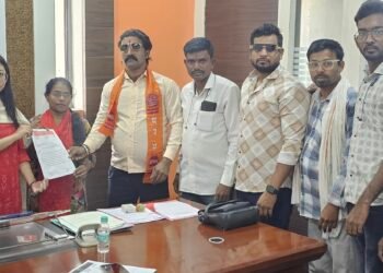 भालेराव नगरातील व्हालचा खड्डेची दुरुस्ती करा, मनसेचे मा. प्रशासकीय तथा मुख्यधिकारी यांना निवेदन