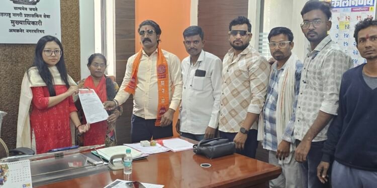 भालेराव नगरातील व्हालचा खड्डेची दुरुस्ती करा, मनसेचे मा. प्रशासकीय तथा मुख्यधिकारी यांना निवेदन