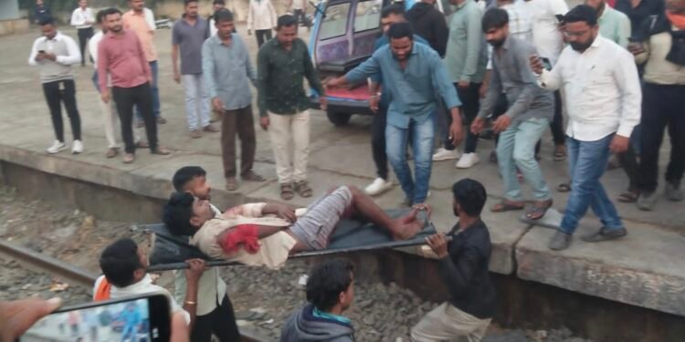 जळगावात मोठी घटना : रेल्वेच्या बोगीतील आगीच्या भीतीने घेतला १० प्रवाशांचा बळी?