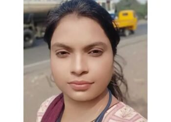 धक्कादायक : पाण्याच्या हौदात झोपून तिने आपलं जीवन संपविल, 