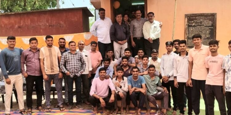 दातृत्वातून साकारली वायफाय युक्त आधुनिक अभ्यासिका!शिरूड येथे अभ्यासिकेचे उद्घाटन : स्पर्धा परीक्षेची तयारी करणाऱ्या विद्यार्थ्यांना उपयुक्त