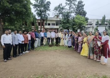 एक पेड गुरु के नाम” उपक्रमातून एम. एम. कॉलेज, पाचोरा येथे शिक्षक दिन उतउत्साहात साजरा