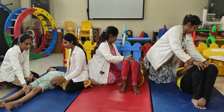 जागतिक फिजिओथेरपी दिनानिमित्त ‘उडान’मध्ये विशेष मुलांना मोफत थेरपी..