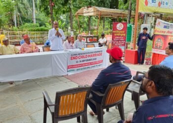 बालविवाहाच्या भस्मासुराचे दहन करा – प्रांताधिकारी मुंडावरेआधार बहुउद्देशीय संस्था, मंगळग्रह सेवा संस्था व प्रशासनातर्फे जनजागृती