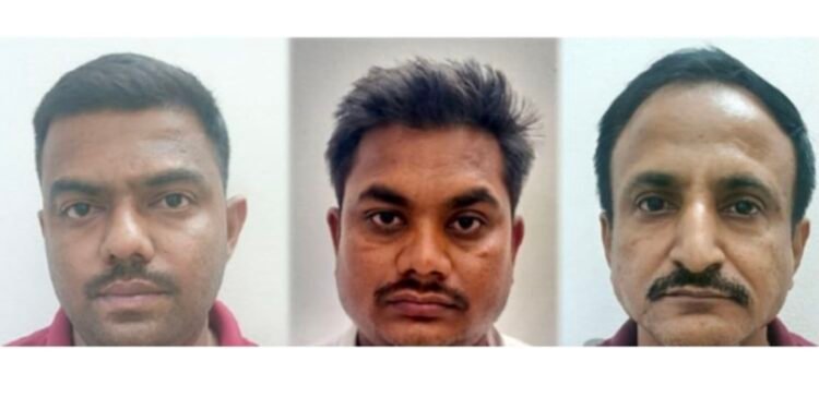 १२ हजारांची लाच भोवली : अमळनेरचे दोन पोलिस व पानटपरी चालक एसीबीच्या जाळ्यात