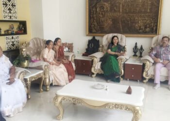 शविआ‌’च्या बैठकीला ‌‘खो‌’ देऊन मुख्याधिकारी बदलीसाठी मुंबईला?‌‘शविआ‌’तर्फे निषेध; आता संयमित भूमिकेऐवजी घेणार आक्रमक पावित्रा
