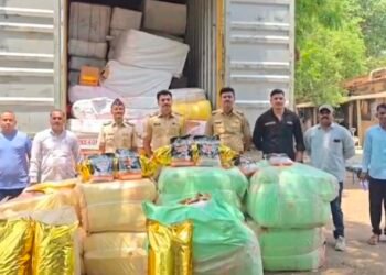 नवापूर: महामार्गावर पोलिसांचा सापळा; ३५ लाखांचा प्रतिबंधित गुटखा जप्त
