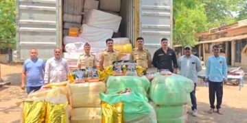 नवापूर:&nbsp; महामार्गावर पोलिसांचा सापळा; ३५ लाखांचा प्रतिबंधित गुटखा जप्त