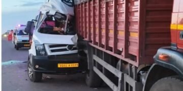 पुणे-बंगळुरु महामार्गावर भीषण अपघात; दोघांचा जागीच मृत्यू तर 5 जण जखमी