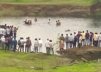 अमळनेरमध्ये हृदयद्रावक घटना; पाण्याने भरलेल्या खड्ड्यात बुडून तिघांचा मृत्यू
