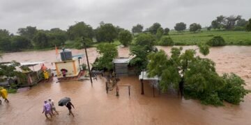 शिरूडला मुसळधार पावसाचा तडाखा; घरे, अंगणवाडी, गोठे जलमय, शेती पाण्याखाली