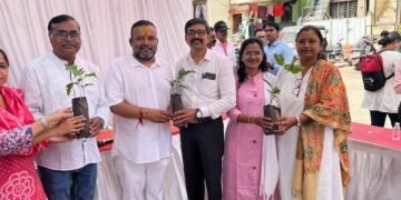 सिडकोत ‘देवजाल वेलफेअर फाउंडेशन’चा स्तुत्य उपक्रम; ८०० बेल रोपांचे मोफत वाटप